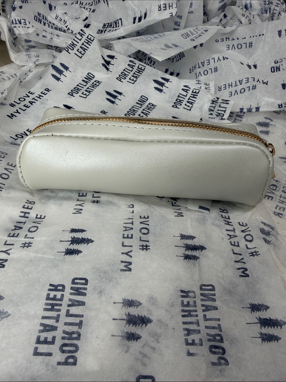 Portland Leather Ballpark Pouch - Pearl - Picture 2 of 6